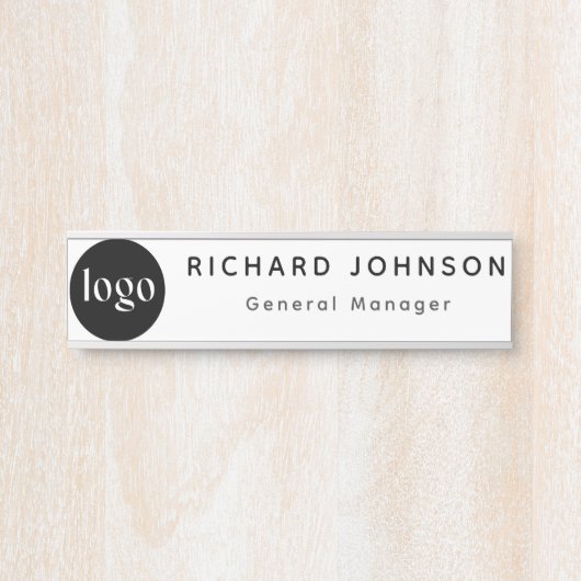 カスタムロゴ従業員の磁気ピンまたは安全ピン サインプレート (正面)