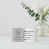 カスタムロゴQRコードソーシャルメディアのアイコンフェイクシルバー 名刺 (スタンド正面)