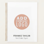 カスタムロ実在ゴ従業員不動産代理店カスタム2026 プランナー手帳<br><div class="desc">ミニマモダンリスト名タグテンプレートを追加して、ビジネスロゴ、従業員名、現在の役職、または会社名だけを追加する。使カスタマイズ用したフォントと、ブランドカラーに合わせてデザインツールで白い背景色。</div>