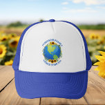 カスタムワールドツアーアースinひまわりクール旅行 キャップ<br><div class="desc">カスタマイズ素晴らしは、ツアーのバンドや家族旅行のワールドツアー帽子。地球は包まれたひまわりの美しいフローラリースとつる植物にある。可愛カスタムい旅の帽子は地球を探索する。</div>