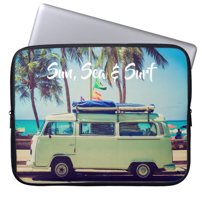 カスタムヴィンテージビーチキャンパーバスとヤシの木： ラップトップスリーブ (正面)