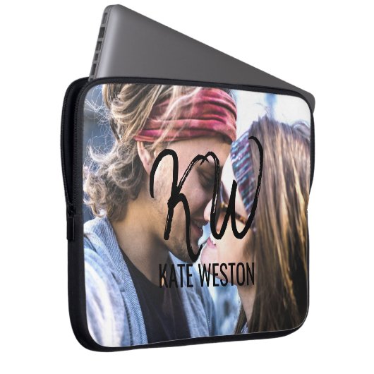 カスタム写真とブラシ文字モノグラム ラップトップスリーブ (正面右)