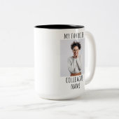 カスタム写真と同僚の名前お気に入りの付け ツートーンマグカップ (正面右)