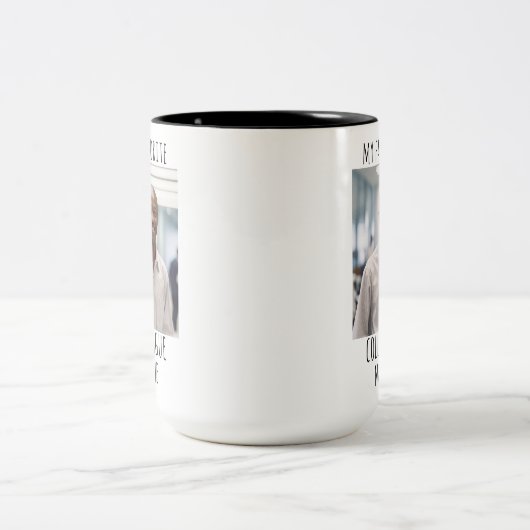 カスタム写真と同僚の名前お気に入りの付け ツートーンマグカップ (中央)