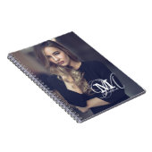 カスタム写真と名前のタイポグラフィ ノートブック (右側)