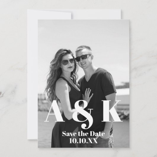 カスタム写真と大きなモノグラム日付を保存 招待状 (正面)