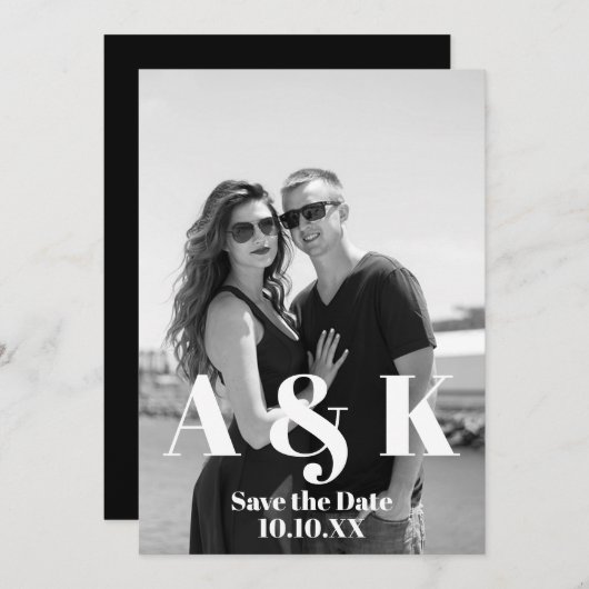 カスタム写真と大きなモノグラム日付を保存 招待状 (正面/裏面)