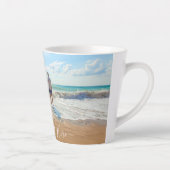 カスタム写真と文字 – おユニーク客様自身のデザイン カフェラテマグ (右)