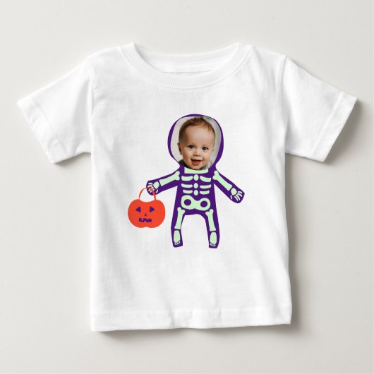 カスタム写真のトリックまたはスケルトンのハロウィーンの治療 ベビーTシャツ (正面)