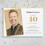 カスタム写真シンプル40歳の誕生日 招待状<br><div class="desc">カスタムフォトシンプル招待状40歳。シンプル祝さと洗練さをシームレスに融合する弊社の招待デザインとのスタイルの中でマイルストーン。白と金ゴールドの時代を超越した組み合わせは、不倫のトーンを設定し、あなたのマイルストーンの誕生日が本当に古典的なイベントであることを保証する。このデザインはカスタム、招待状に個人的なtouchを追加し、ゲストのために大切な記念品にする写真要素を備えている。この特別な機会に加えて、豪華なtouchとお祝いの美しい瞬間の素晴らしい旅を定義しシンプルて、私たちは私たちに参加する。</div>