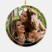 カスタム写真テンプレートパーソナライズされたシスターズフォーエバー セラミックオーナメント (裏面)