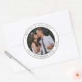 カスタム写真新婚カップル名Est Date 結婚's ラウンドシール (封筒)