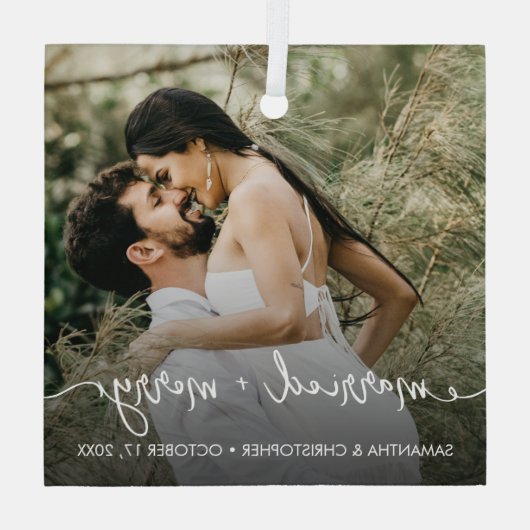 カスタム写真結婚したとメリー初めてのクリスマス ガラスオーナメント (裏面)