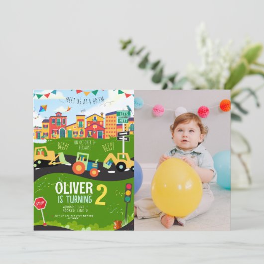 カスタム写真、グリーントラクター誕生日 招待状 (スタンド正面)