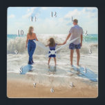 カスタム写真-自ユニーク分でデザインをカスタマイズ スクエア壁時計<br><div class="desc">フカスタムォト-自ユニーク分のデザインファミリパーソナライズされた/友だち/個人の贈り物-写真/文字の追加/その他-カスタマイズツールを使用して要素/イメージをサイズ変更、移動、削除、追加！</div>