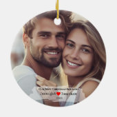 カスタム初めてのクリスマス婚約した セラミックオーナメント (裏面)