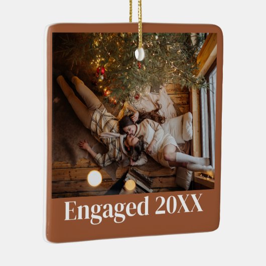 カスタム初めてのクリスマス対婚約した写真 セラミックオーナメント (右)