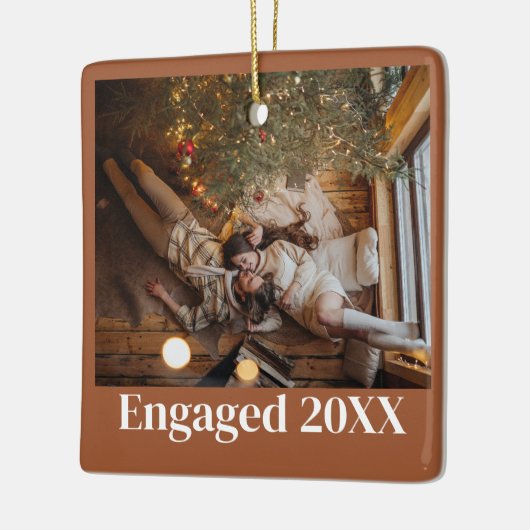 カスタム初めてのクリスマス対婚約した写真 セラミックオーナメント (左)