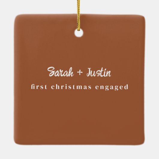 カスタム初めてのクリスマス対婚約した写真 セラミックオーナメント (裏面)