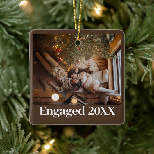 カスタム初めてのクリスマス対婚約した写真 セラミックオーナメント (ツリー)