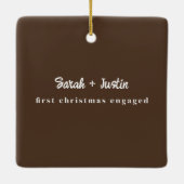 カスタム初めてのクリスマス対婚約した写真 セラミックオーナメント (裏面)