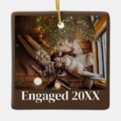 カスタム初めてのクリスマス対婚約した写真 セラミックオーナメント (正面)