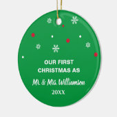 カスタム初めてのクリスマス連結婚した連 セラミックオーナメント (左)