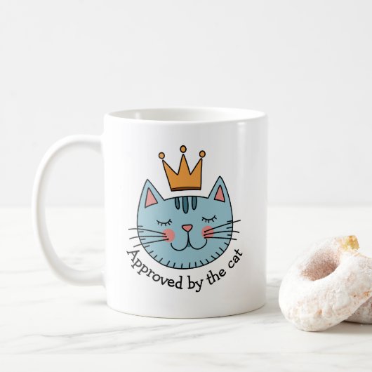 カスタム可能な黄色い王冠の空想的な青い猫 コーヒーマグカップ (ドーナツ)