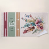 カスタム名の初期フローラル ビーチタオル (正面)