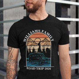 カスタム名入り家族バケーション山岳ロードトリップ Tシャツ