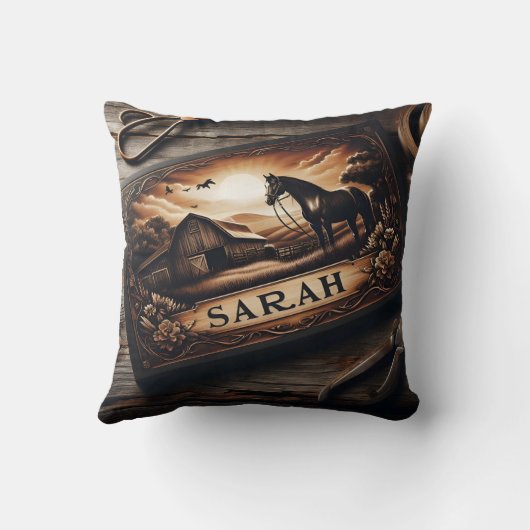 カスタム夕暮れ時の馬と納屋の木彫り クッション (裏面)