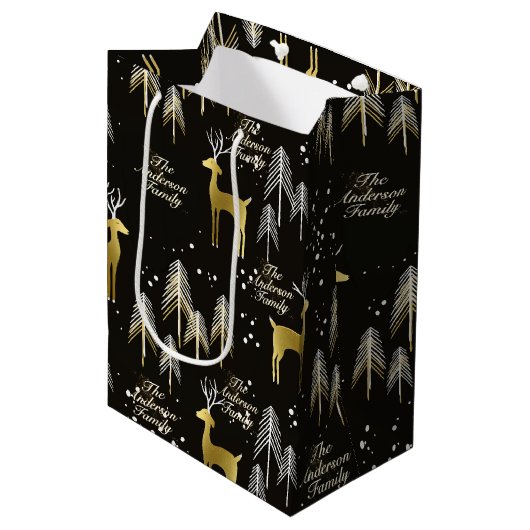 カスタム家族の名前ブラック金ゴールドトナカイのクリスマス ミディアムペーパーバッグ (正面アングル)