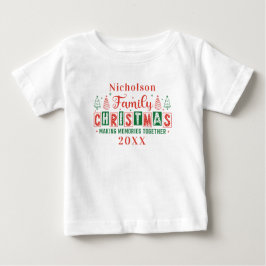 カスタム家族の名前レッドグリーンクリスマス ベビーTシャツ