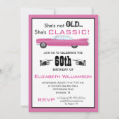 カスタム年 彼女は古くはないけれどクラシックカーの誕生日 招待状 (正面)