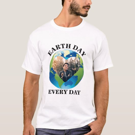 カスタム惑星ハート写真の地球の毎日 Tシャツ (正面)