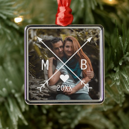 カスタム愛モノグラムのハート矢印2023 メタルオーナメント (ツリー)