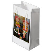 カスタム抱き枕 – 小、光沢 スモールペーパーバッグ (裏面アングル)