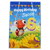 カスタム抱き枕（男の子の6歳の誕生日） ミディアムペーパーバッグ (裏面)