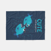 カスタム文字カワイト&危険ピラニャ魚 フリースブランケット (正面(横))