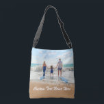 カスタム文字クロスボディバッグあなたの家族の写真 クロスボディバッグ<br><div class="desc">カスタム写真と文字ユニーク – お客様のデザイン – 家族/友パーソナライズされた人または個人的な贈り物 – テキストと写真を追加 – カスタマイズツールで要素のサイズ変更と移動!フォント/サイズ/カラーを選択!Good Luck - Be Happy :)</div>