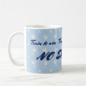 カスタム文字スポーツトロフィーいいえ口実やる気を起こさせる コーヒーマグカップ (左)