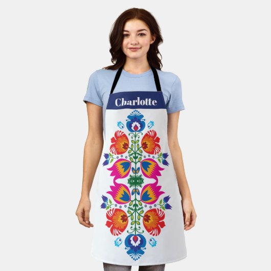 カスタム文字ピンクとオレンジの民俗的エプロン エプロン (着用した状態)