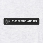 カスタム文字ロゴと黒い布の衣料品ラベル ラベル (デザイン1)