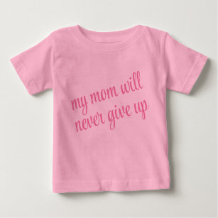 カスタム文字母は決してピンクに与えはくならおもしろいない ベビーTシャツ