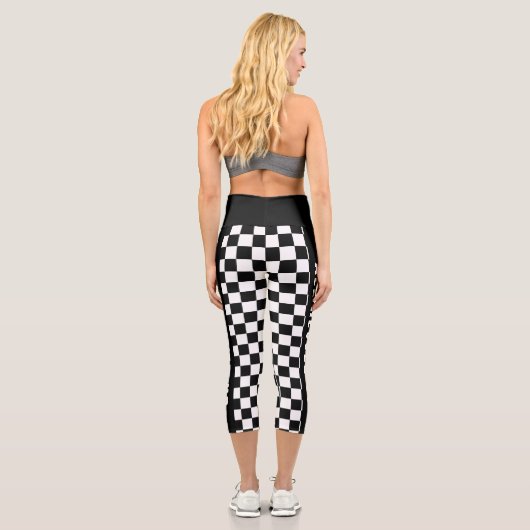 カスタム文字白黒フラ市松模様にグパターン カプリレギンス (裏面)