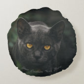 カスタム文字 |黒い猫不気味の目白熱［赤熱］光を放つ ラウンドクッション (裏面)