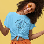 カスタム春休みサマーガールフレンド旅行 Tシャツ<br><div class="desc">このティーのガールスクワッドのゲットウェイパーソナライズされたで祝、春休みのシックなミニマリズムを受け入れる！ツアーのスローガンを切り捨て、あなたの選んだ目的地を特徴とするロゴとお洒落あなたのチームの洗練されたモダン精神を誇示する。一見小声で「春休み右。春休み場所と年でパーソナライズ！これは青いバージョンだ。</div>