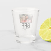 カスタム最高のモダン友の永遠bff写真 ショットグラス (裏面)