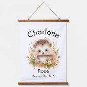 カスタム水彩ベビーハリネズミ名&誕生日 吊り下げ型タペストリー (正面)
