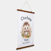 カスタム水彩ベビーハリネズミ名&誕生日 吊り下げ型タペストリー (傾斜あり)